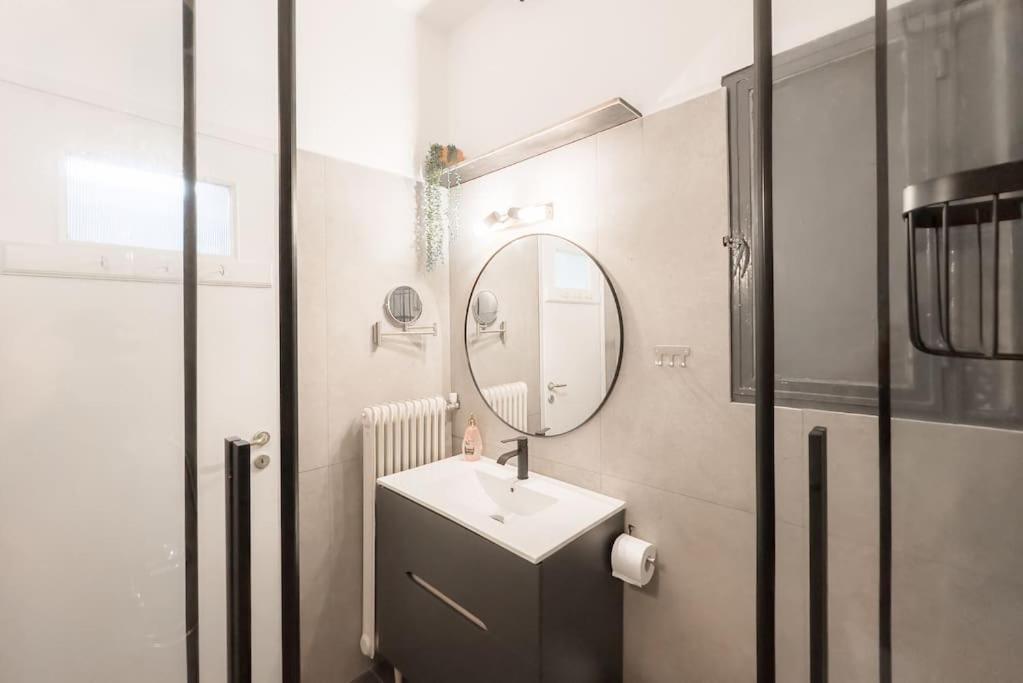 Spacious Urban Apt In The Heart Of Αθήνα Εξωτερικό φωτογραφία