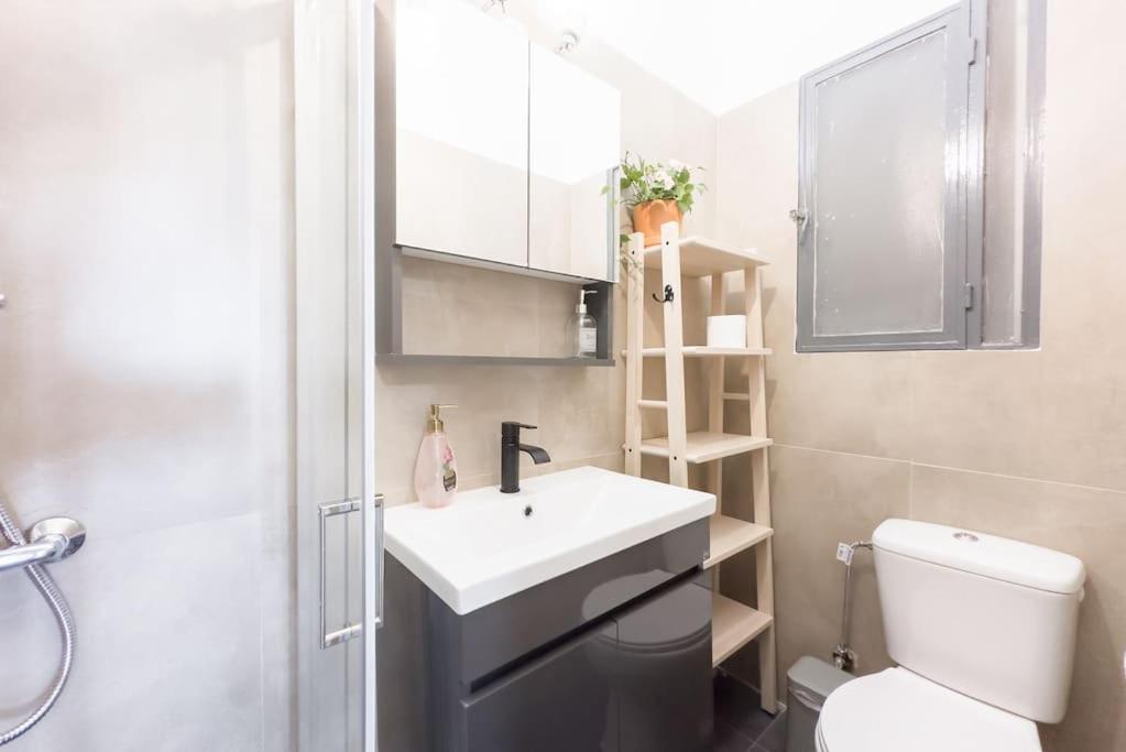 Spacious Urban Apt In The Heart Of Αθήνα Εξωτερικό φωτογραφία