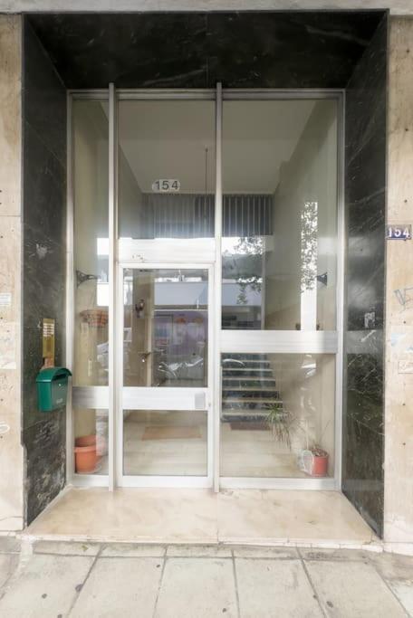 Spacious Urban Apt In The Heart Of Αθήνα Εξωτερικό φωτογραφία